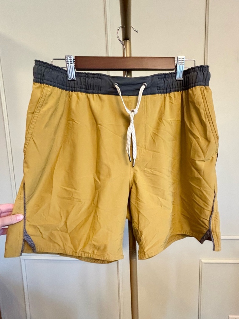 Men's Vuori Shorts Athletic Drawstring Lined Shorts in Mustard Yellow